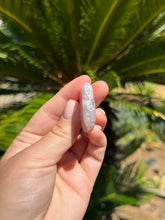Load image into Gallery viewer, Pink Amethyst Palm Stone 14NR