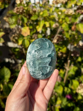 Load image into Gallery viewer, Blue Fluorite Palm Stone 80VA