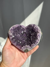 Load image into Gallery viewer, Amethyst Heart with Stand 55HL