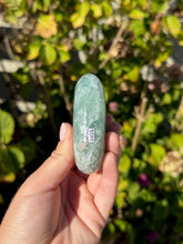 Load image into Gallery viewer, Blue Fluorite Palm Stone 80VE