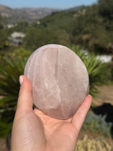 Load image into Gallery viewer, Rose Quartz Bowl 33ER