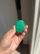 Load image into Gallery viewer, Malachite Palm Stone 20KS
