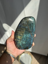 Load image into Gallery viewer, Labradorite Freeform 60IB