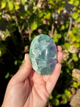 Load image into Gallery viewer, Blue Fluorite Palm Stone 80VB
