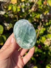 Load image into Gallery viewer, Blue Fluorite Palm Stone 80VE