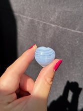 Load image into Gallery viewer, Blue Lace Agate Cabbed Heart 20HI