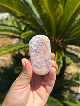 Load image into Gallery viewer, Pink Amethyst Palm Stone 40NC