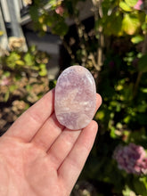 Load image into Gallery viewer, Pink Amethyst Palm Stone 13MR