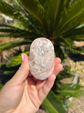 Load image into Gallery viewer, Pink Amethyst Palm Stone 28NT