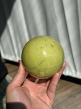 Load image into Gallery viewer, Serpentine Sphere 84EB