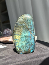 Load image into Gallery viewer, Labradorite Freeform 60IB