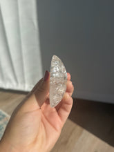Load image into Gallery viewer, Quartz Flat Back Heart 24CS