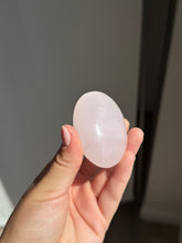 Load image into Gallery viewer, Pink Mangano Calcite Palm Stone 18KR