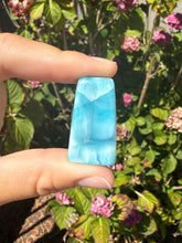 Load image into Gallery viewer, Larimar cab