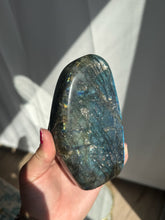 Load image into Gallery viewer, Labradorite Freeform 60IB