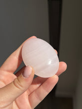 Load image into Gallery viewer, Pink Mangano Calcite Palm Stone 18KR