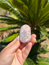 Load image into Gallery viewer, Pink Amethyst Palm Stone 28NE
