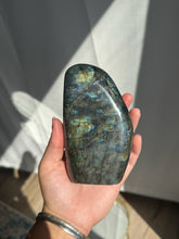 Load image into Gallery viewer, Labradorite Freeform 60IB