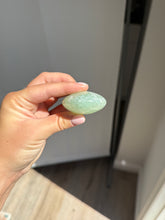 Load image into Gallery viewer, Pistachio Calcite Palm Stone 18KQ