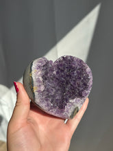Load image into Gallery viewer, Amethyst Heart with Stand 55HL