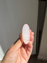 Load image into Gallery viewer, Pink Mangano Calcite Palm Stone 18KR