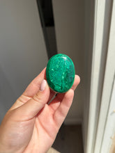 Load image into Gallery viewer, Malachite Palm Stone 20KS