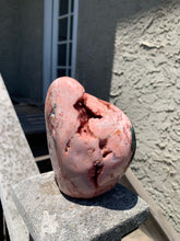 Load image into Gallery viewer, Pink Amethyst Cut Base
