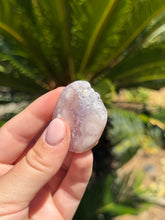 Load image into Gallery viewer, Pink Amethyst Palm Stone 14NR