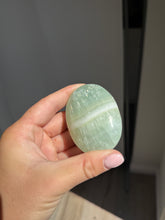 Load image into Gallery viewer, Pistachio Calcite Palm Stone 18KQ