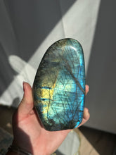 Load image into Gallery viewer, Labradorite Freeform 60IB