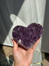 Load image into Gallery viewer, Amethyst Heart with Stand 170HK