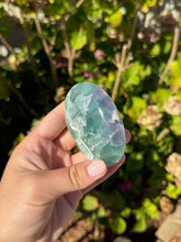 Load image into Gallery viewer, Blue Fluorite Palm Stone 80VB
