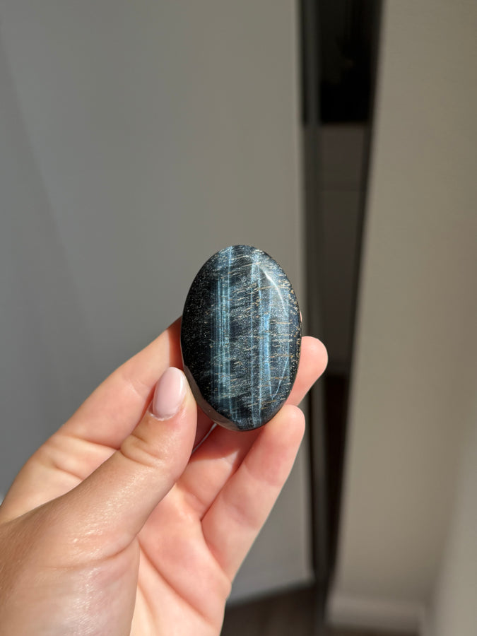 Blue Tigers Eye Palm Stone 16KO