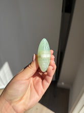 Load image into Gallery viewer, Pistachio Calcite Palm Stone 18KQ