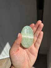 Load image into Gallery viewer, Pistachio Calcite Palm Stone 18KQ