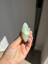 Load image into Gallery viewer, Pistachio Calcite Palm Stone 18KQ