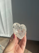 Load image into Gallery viewer, Quartz Flat Back Heart 24CS