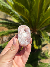 Load image into Gallery viewer, Pink Amethyst Palm Stone 28NE