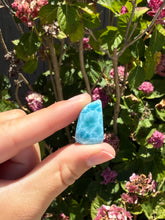 Load image into Gallery viewer, Larimar cab