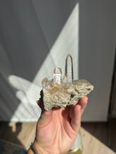 Load image into Gallery viewer, Himalayan Quartz Cluster Standing 100HX
