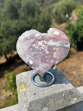 Load image into Gallery viewer, Lavender Pink Amethyst Heart