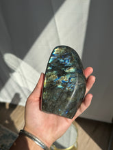 Load image into Gallery viewer, Labradorite Freeform 60IB