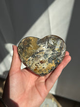 Load image into Gallery viewer, Amethyst Heart with Stand 30HM
