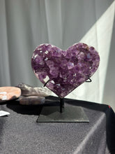 Load image into Gallery viewer, Amethyst Heart with Stand 170HK