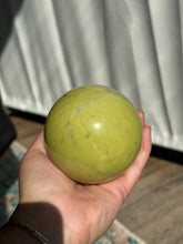 Load image into Gallery viewer, Serpentine Sphere 84EB