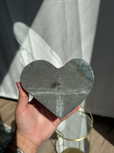 Load image into Gallery viewer, Amethyst Heart with Stand 170HK