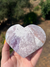 Load image into Gallery viewer, Lavender Pink Amethyst Heart