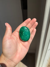 Load image into Gallery viewer, Malachite Palm Stone 20KS
