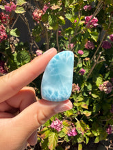 Load image into Gallery viewer, Larimar cab