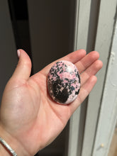 Load image into Gallery viewer, Rhodonite Palm Stone 24LE